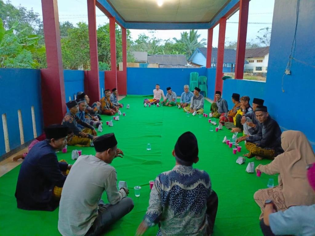 Pemdes Ciapus Berikan Santunan kepada Anak Yatim dan Kaum Dhuafa